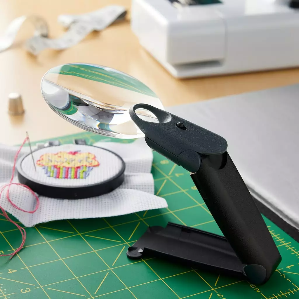 Best reviews of 🎁 Hand & Stand Magnifier with LED by ArtMinds™ 😍 - Image 2