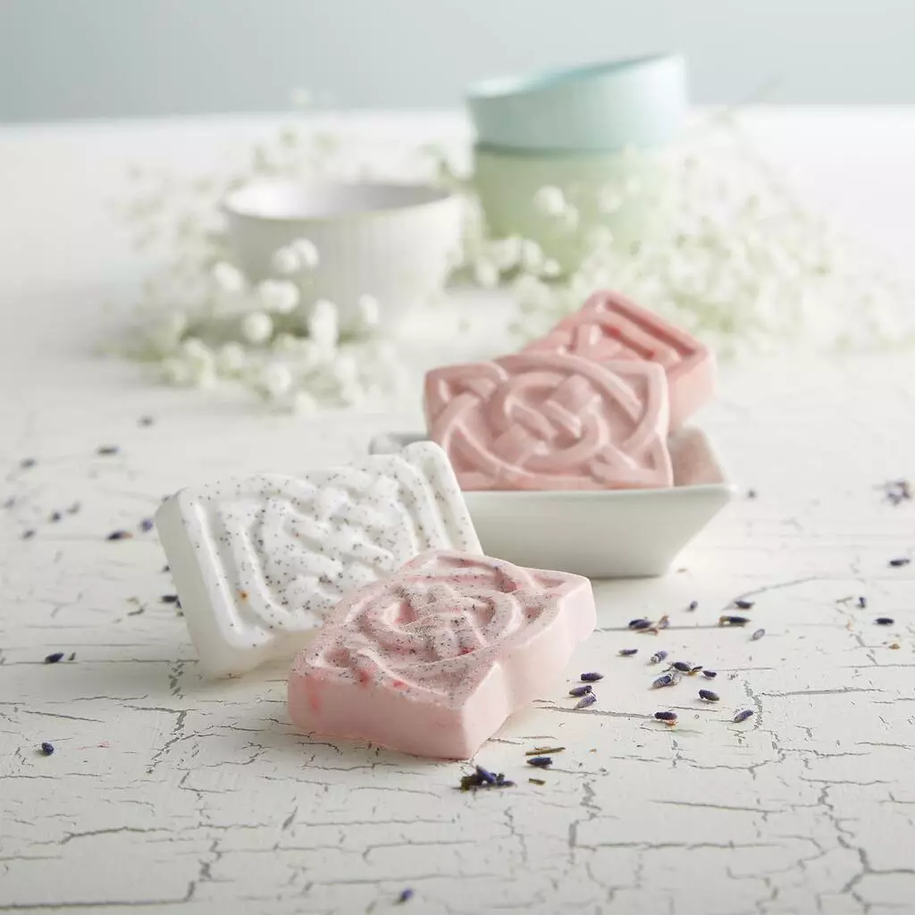 Top 10 ✔️ 8 Pack: Botanical Soap Making Kit by ArtMinds™ ⌛ - Image 4